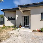 Les Garrigues Ensoleillees بيت ضيافة 4*