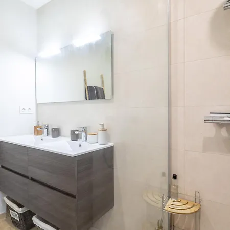 Les Garrigues Ensoleillees Treilles