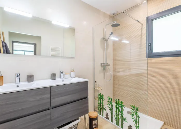 Les Garrigues Ensoleillées